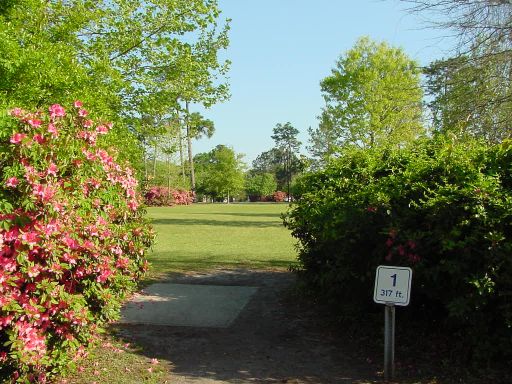 Entrance to Hole #1 (#10) tee at Park Circle Disc Golf Course.