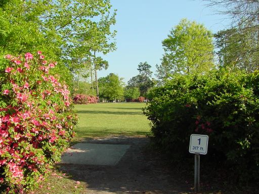 Entrance to Hole #1 (#10) tee at Park Circle Disc Golf Course.