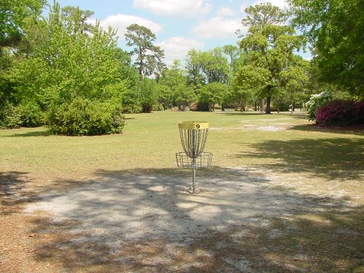 Basket view of Hole #9 (#18) at Park Circle Disc Golf Course.